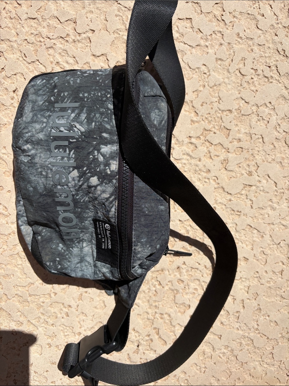 lululemon athletica Limited, edition Black and Gray Marble-Effect belt Belt Bag